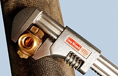 Использование сантехнического разводного ключа с полированными губками Reed RCORP